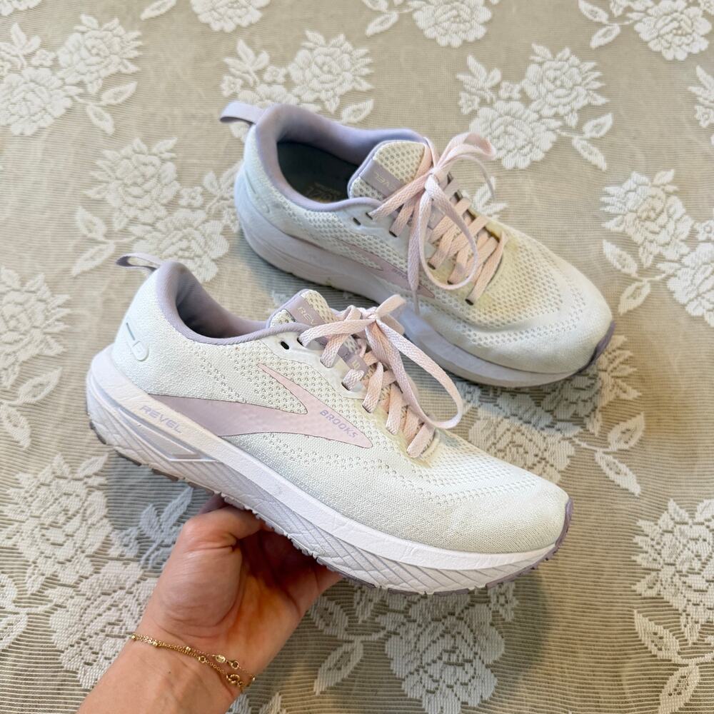 Brooks Revel 6 White Pink Running Shoes Women’s Size 7.5